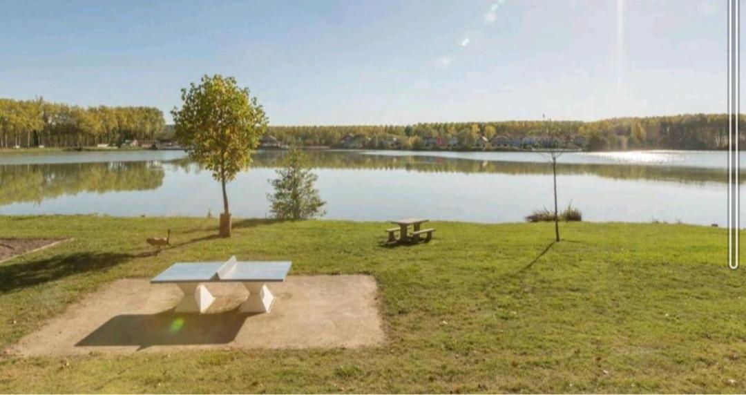 Appartement Au Calme Face Au Lac Marciac Ngoại thất bức ảnh
